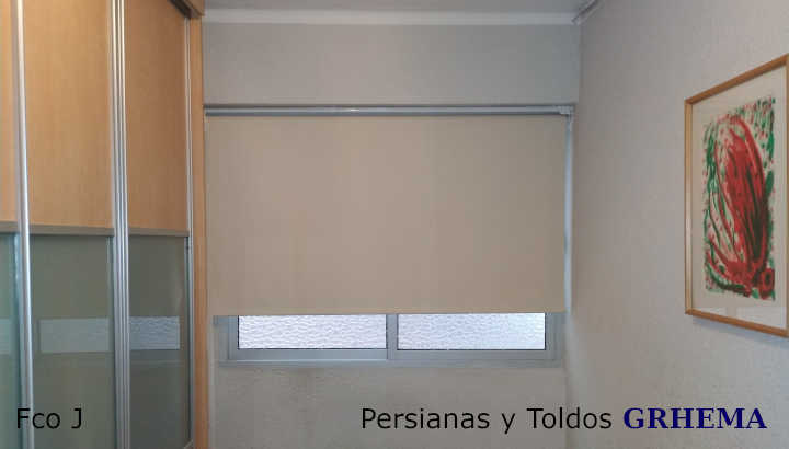 Estor enrollable opaco