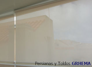 Estor enrollable screen