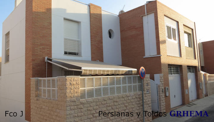 Toldo brazo articulado