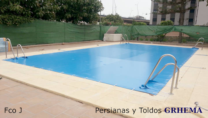 Toldo cubre piscina